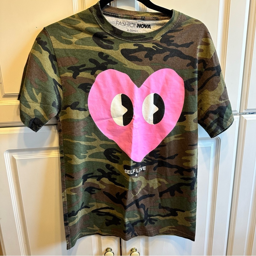 Fashion Nova Women’s Olive Camo Tee with Bright Pink Heart Graphic, Size: XS
